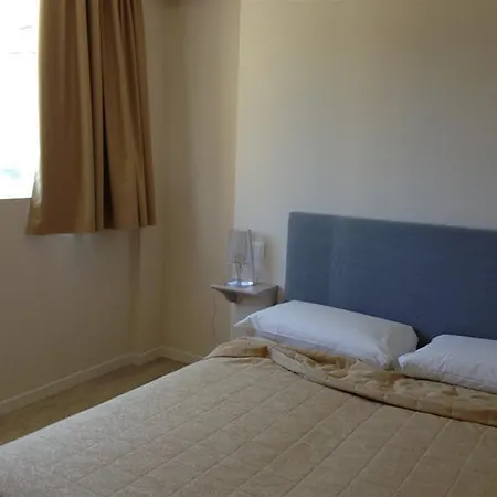 Residence Lenno מלון דירות 2*