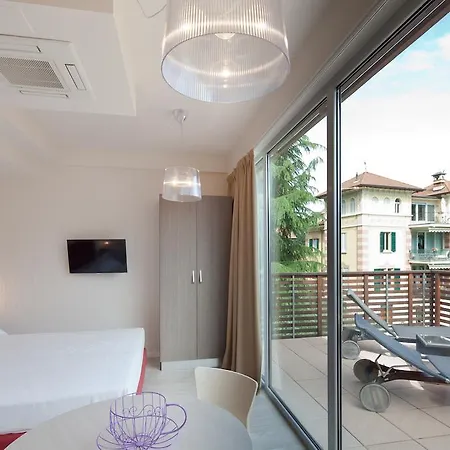 Residence Lenno לנו